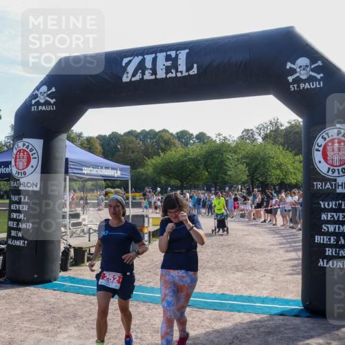 08.09.2024 - Stadtparktriathlon Luisa Fischer http://msf.ph/oto/7036586 08.09.2024 11:32:10 Ziel 252 meine-sportfotos.de