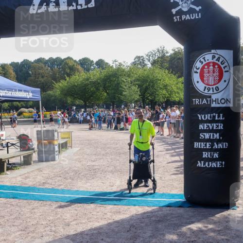 08.09.2024 - Stadtparktriathlon Luisa Fischer http://msf.ph/oto/7036593 08.09.2024 11:32:15 Ziel 252 meine-sportfotos.de
