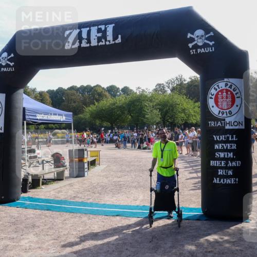 08.09.2024 - Stadtparktriathlon Luisa Fischer http://msf.ph/oto/7036595 08.09.2024 11:32:16 Ziel 252 meine-sportfotos.de