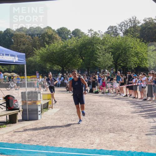08.09.2024 - Stadtparktriathlon Luisa Fischer http://msf.ph/oto/7036618 08.09.2024 11:33:08 Ziel 373, 438 meine-sportfotos.de
