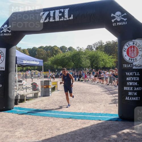 08.09.2024 - Stadtparktriathlon Luisa Fischer http://msf.ph/oto/7036621 08.09.2024 11:33:09 Ziel 263, 273, 373, 438 meine-sportfotos.de