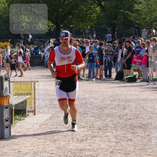 08.09.2024 - Stadtparktriathlon Luisa Fischer http://msf.ph/oto/7036682 08.09.2024 11:33:51 Ziel 451, 457 meine-sportfotos.de