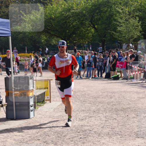 08.09.2024 - Stadtparktriathlon Luisa Fischer http://msf.ph/oto/7036684 08.09.2024 11:33:51 Ziel 451, 457 meine-sportfotos.de