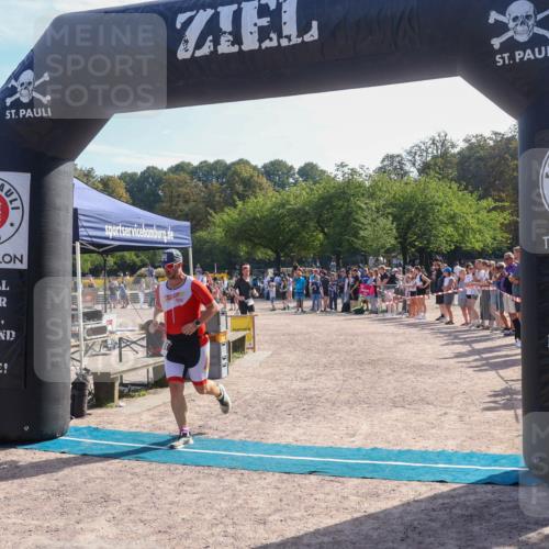 08.09.2024 - Stadtparktriathlon Luisa Fischer http://msf.ph/oto/7036687 08.09.2024 11:33:52 Ziel 451, 457 meine-sportfotos.de
