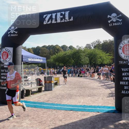08.09.2024 - Stadtparktriathlon Luisa Fischer http://msf.ph/oto/7036689 08.09.2024 11:33:53 Ziel 451, 457 meine-sportfotos.de