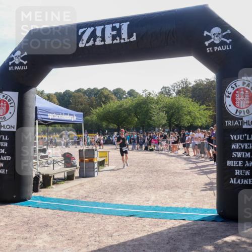 08.09.2024 - Stadtparktriathlon Luisa Fischer http://msf.ph/oto/7036690 08.09.2024 11:33:53 Ziel 451, 457 meine-sportfotos.de