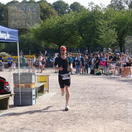 08.09.2024 - Stadtparktriathlon Luisa Fischer http://msf.ph/oto/7036691 08.09.2024 11:33:54 Ziel 451, 457 meine-sportfotos.de