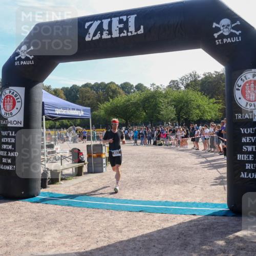 08.09.2024 - Stadtparktriathlon Luisa Fischer http://msf.ph/oto/7036692 08.09.2024 11:33:55 Ziel 451, 457 meine-sportfotos.de