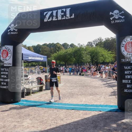 08.09.2024 - Stadtparktriathlon Luisa Fischer http://msf.ph/oto/7036693 08.09.2024 11:33:55 Ziel 451, 457 meine-sportfotos.de