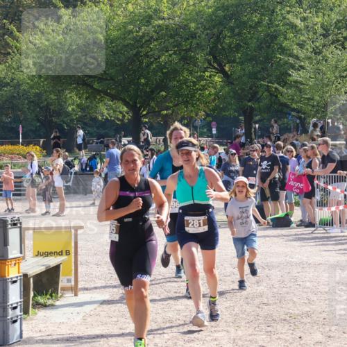 08.09.2024 - Stadtparktriathlon Luisa Fischer http://msf.ph/oto/7036706 08.09.2024 11:34:20 Ziel 281, 296, 305 meine-sportfotos.de
