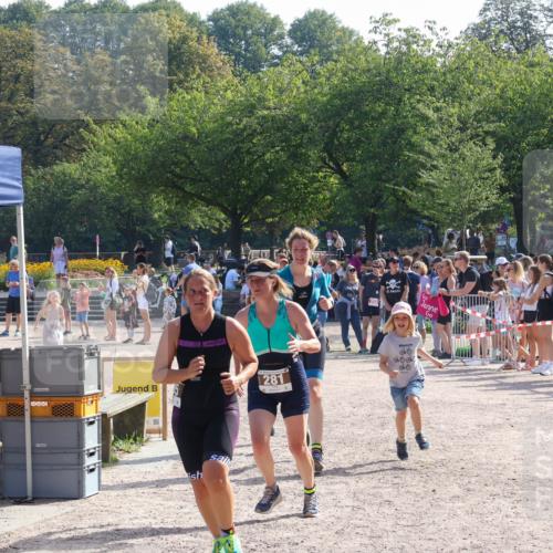 08.09.2024 - Stadtparktriathlon Luisa Fischer http://msf.ph/oto/7036708 08.09.2024 11:34:21 Ziel 281, 296, 305 meine-sportfotos.de