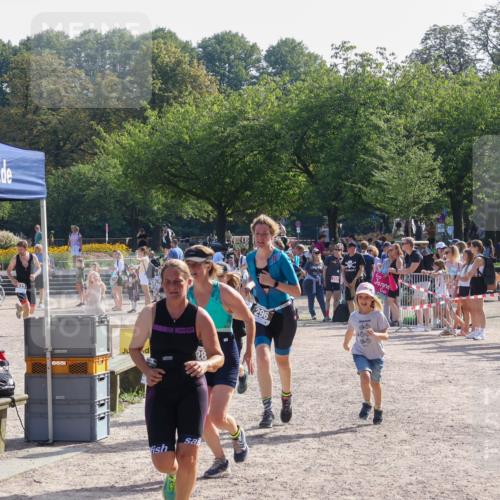 08.09.2024 - Stadtparktriathlon Luisa Fischer http://msf.ph/oto/7036709 08.09.2024 11:34:21 Ziel 281, 296, 305 meine-sportfotos.de