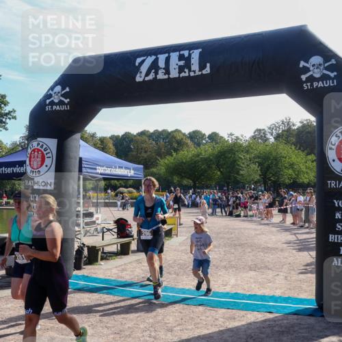 08.09.2024 - Stadtparktriathlon Luisa Fischer http://msf.ph/oto/7036714 08.09.2024 11:34:23 Ziel 281, 296, 305, 433 meine-sportfotos.de