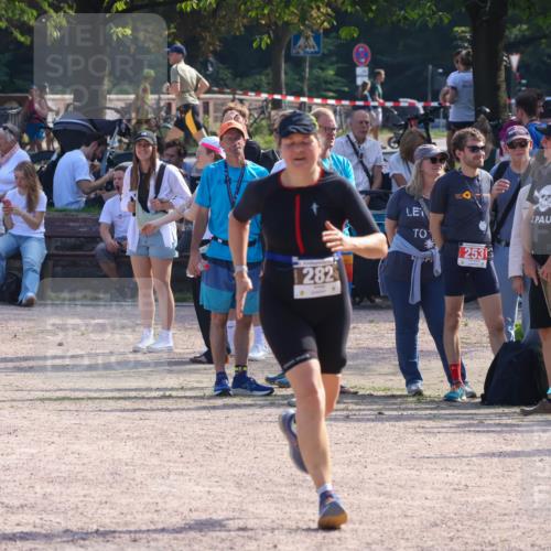 08.09.2024 - Stadtparktriathlon Luisa Fischer http://msf.ph/oto/7036731 08.09.2024 11:34:32 Ziel 282, 433 meine-sportfotos.de