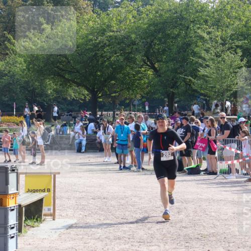 08.09.2024 - Stadtparktriathlon Luisa Fischer http://msf.ph/oto/7036733 08.09.2024 11:34:33 Ziel 282, 433 meine-sportfotos.de