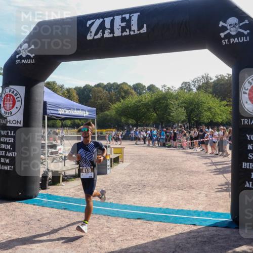 08.09.2024 - Stadtparktriathlon Luisa Fischer http://msf.ph/oto/7036756 08.09.2024 11:35:26 Ziel 418 meine-sportfotos.de