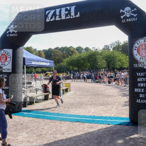 08.09.2024 - Stadtparktriathlon Luisa Fischer http://msf.ph/oto/7036772 08.09.2024 11:36:17 Ziel 268 meine-sportfotos.de