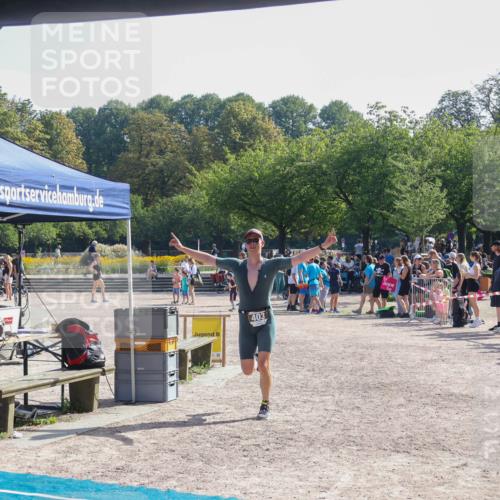 08.09.2024 - Stadtparktriathlon Luisa Fischer http://msf.ph/oto/7036806 08.09.2024 11:37:21 Ziel 382, 403 meine-sportfotos.de