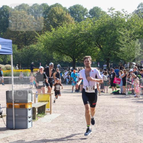 08.09.2024 - Stadtparktriathlon Luisa Fischer http://msf.ph/oto/7036814 08.09.2024 11:37:26 Ziel 299, 335, 382, 396, 403 meine-sportfotos.de