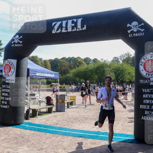 08.09.2024 - Stadtparktriathlon Luisa Fischer http://msf.ph/oto/7036817 08.09.2024 11:37:27 Ziel 299, 335, 382, 396, 403 meine-sportfotos.de