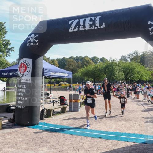 08.09.2024 - Stadtparktriathlon Luisa Fischer http://msf.ph/oto/7036820 08.09.2024 11:37:29 Ziel 299, 335, 343, 382, 396, 403 meine-sportfotos.de