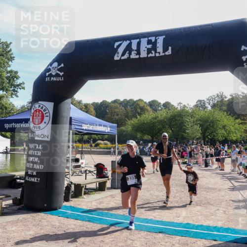08.09.2024 - Stadtparktriathlon Luisa Fischer http://msf.ph/oto/7036821 08.09.2024 11:37:29 Ziel 299, 335, 343, 382, 396, 403 meine-sportfotos.de