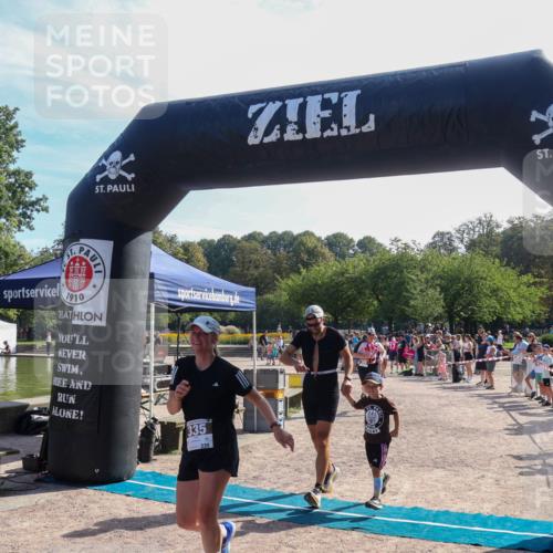 08.09.2024 - Stadtparktriathlon Luisa Fischer http://msf.ph/oto/7036823 08.09.2024 11:37:30 Ziel 299, 335, 343, 382, 396 meine-sportfotos.de