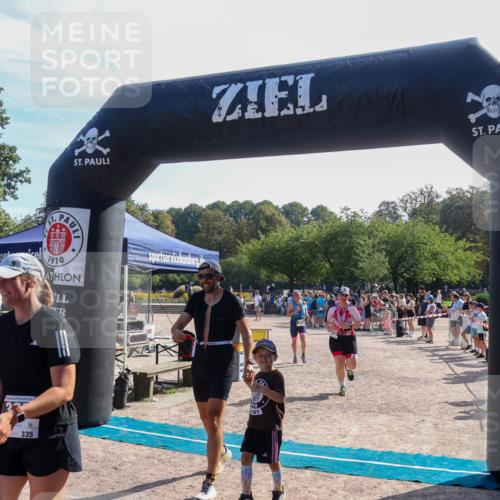 08.09.2024 - Stadtparktriathlon Luisa Fischer http://msf.ph/oto/7036826 08.09.2024 11:37:31 Ziel 299, 335, 343, 382, 396 meine-sportfotos.de