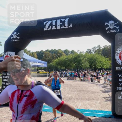 08.09.2024 - Stadtparktriathlon Luisa Fischer http://msf.ph/oto/7036835 08.09.2024 11:37:35 Ziel 299, 335, 343, 396 meine-sportfotos.de
