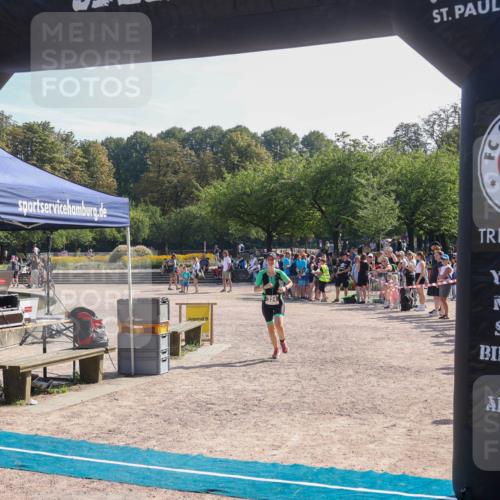 08.09.2024 - Stadtparktriathlon Luisa Fischer http://msf.ph/oto/7036847 08.09.2024 11:37:47 Ziel 324 meine-sportfotos.de