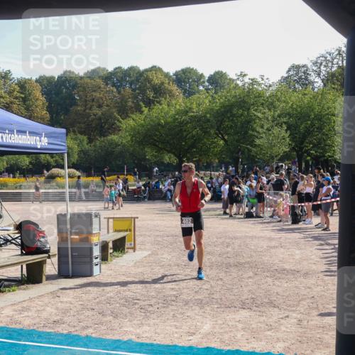 08.09.2024 - Stadtparktriathlon Luisa Fischer http://msf.ph/oto/7036856 08.09.2024 11:38:15 Ziel 402 meine-sportfotos.de