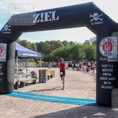 08.09.2024 - Stadtparktriathlon Luisa Fischer http://msf.ph/oto/7036858 08.09.2024 11:38:16 Ziel 402 meine-sportfotos.de