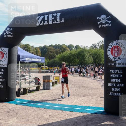 08.09.2024 - Stadtparktriathlon Luisa Fischer http://msf.ph/oto/7036859 08.09.2024 11:38:16 Ziel 402 meine-sportfotos.de