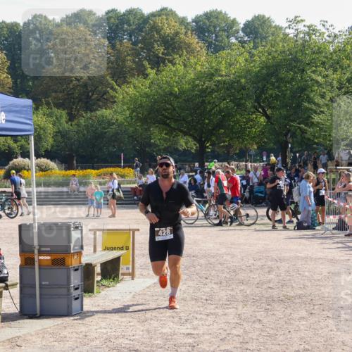 08.09.2024 - Stadtparktriathlon Luisa Fischer http://msf.ph/oto/7036881 08.09.2024 11:39:10 Ziel 428 meine-sportfotos.de