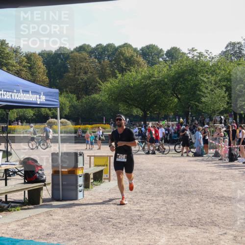 08.09.2024 - Stadtparktriathlon Luisa Fischer http://msf.ph/oto/7036882 08.09.2024 11:39:10 Ziel 428 meine-sportfotos.de