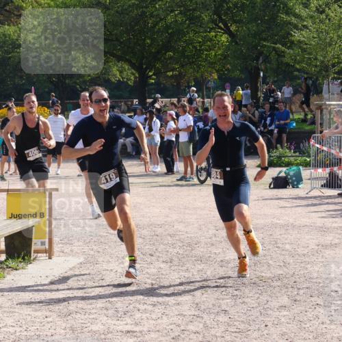 08.09.2024 - Stadtparktriathlon Luisa Fischer http://msf.ph/oto/7036888 08.09.2024 11:39:39 Ziel 380, 384, 406, 419 meine-sportfotos.de