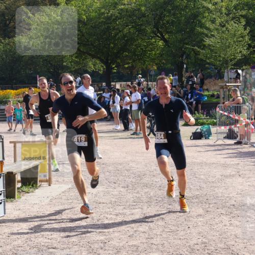 08.09.2024 - Stadtparktriathlon Luisa Fischer http://msf.ph/oto/7036889 08.09.2024 11:39:39 Ziel 380, 384, 406, 419 meine-sportfotos.de