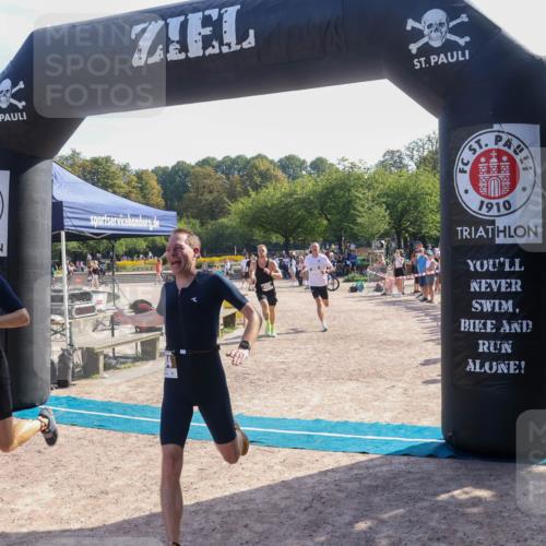 08.09.2024 - Stadtparktriathlon Luisa Fischer http://msf.ph/oto/7036893 08.09.2024 11:39:40 Ziel 380, 384, 406, 419 meine-sportfotos.de