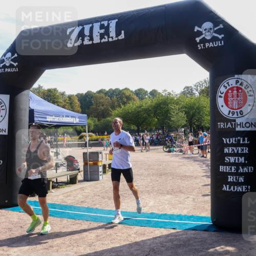 08.09.2024 - Stadtparktriathlon Luisa Fischer http://msf.ph/oto/7036902 08.09.2024 11:39:43 Ziel 380, 384, 406, 419 meine-sportfotos.de