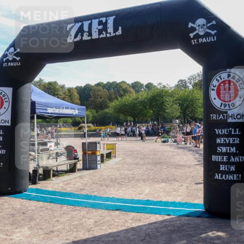 08.09.2024 - Stadtparktriathlon Luisa Fischer http://msf.ph/oto/7036904 08.09.2024 11:39:44 Ziel 380, 384, 406, 419 meine-sportfotos.de