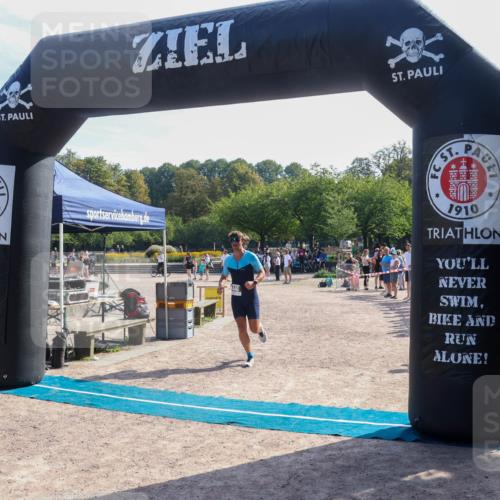 08.09.2024 - Stadtparktriathlon Luisa Fischer http://msf.ph/oto/7036905 08.09.2024 11:39:52 Ziel 446 meine-sportfotos.de