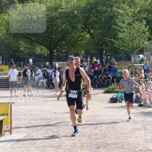 08.09.2024 - Stadtparktriathlon Luisa Fischer http://msf.ph/oto/7036908 08.09.2024 11:39:59 Ziel 371, 439, 446 meine-sportfotos.de