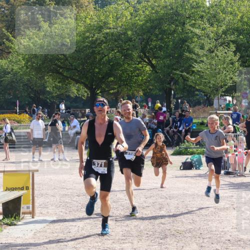 08.09.2024 - Stadtparktriathlon Luisa Fischer http://msf.ph/oto/7036909 08.09.2024 11:39:59 Ziel 371, 439, 446 meine-sportfotos.de