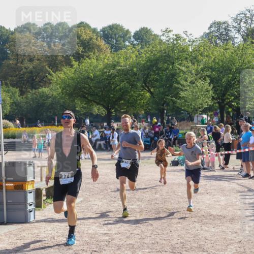 08.09.2024 - Stadtparktriathlon Luisa Fischer http://msf.ph/oto/7036911 08.09.2024 11:40:00 Ziel 371, 439 meine-sportfotos.de