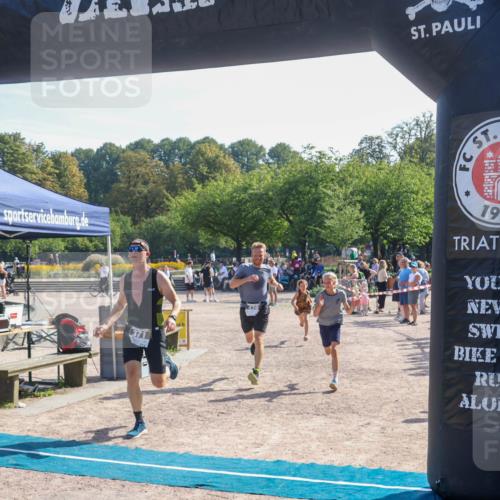 08.09.2024 - Stadtparktriathlon Luisa Fischer http://msf.ph/oto/7036912 08.09.2024 11:40:00 Ziel 371, 439 meine-sportfotos.de