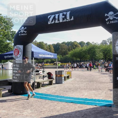 08.09.2024 - Stadtparktriathlon Luisa Fischer http://msf.ph/oto/7036943 08.09.2024 11:41:06 Ziel 437 meine-sportfotos.de
