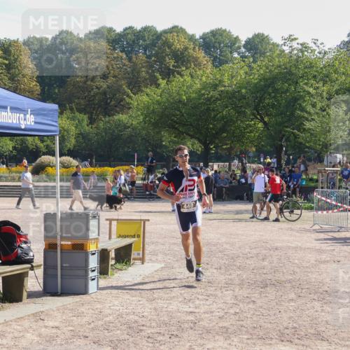 08.09.2024 - Stadtparktriathlon Luisa Fischer http://msf.ph/oto/7036970 08.09.2024 11:41:32 Ziel 448 meine-sportfotos.de