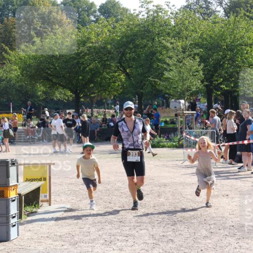 08.09.2024 - Stadtparktriathlon Luisa Fischer http://msf.ph/oto/7036979 08.09.2024 11:41:52 Ziel 393 meine-sportfotos.de
