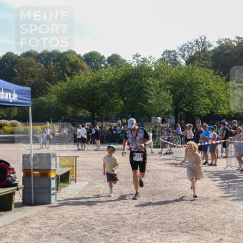 08.09.2024 - Stadtparktriathlon Luisa Fischer http://msf.ph/oto/7036982 08.09.2024 11:41:53 Ziel 393 meine-sportfotos.de