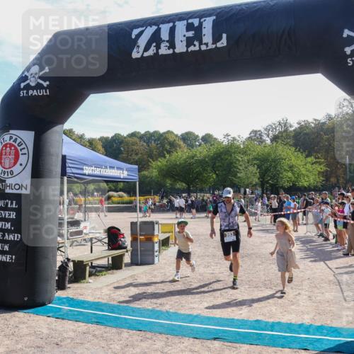 08.09.2024 - Stadtparktriathlon Luisa Fischer http://msf.ph/oto/7036984 08.09.2024 11:41:54 Ziel 393 meine-sportfotos.de